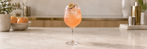 Passoã Spritz med is og pasjonsfrukt i et vinglass
